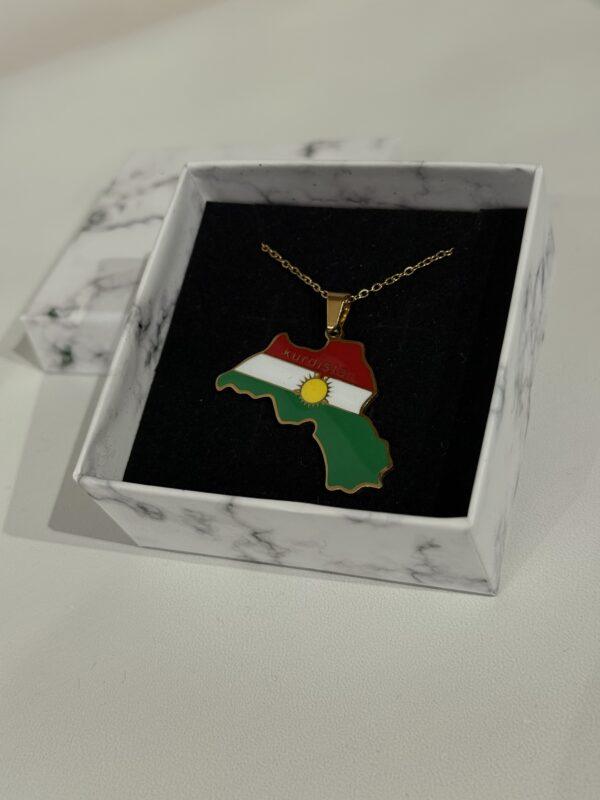 Collier Carte du Kurdistan – Drapeau Kurde avec Soleil Doré en acier inoxydable