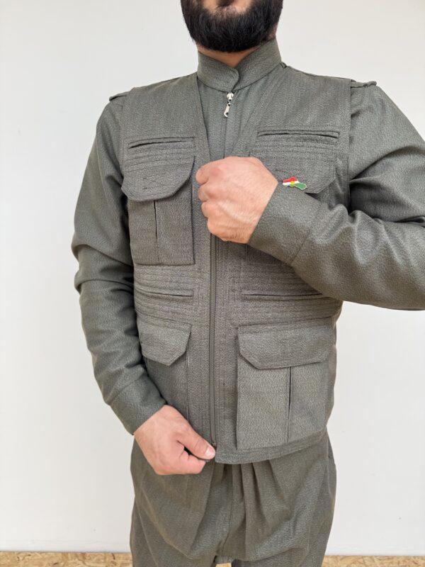 Tenue Kurde Homme Kaki Bakur – Şal û Şepik Vert Militaire avec Ceinture
