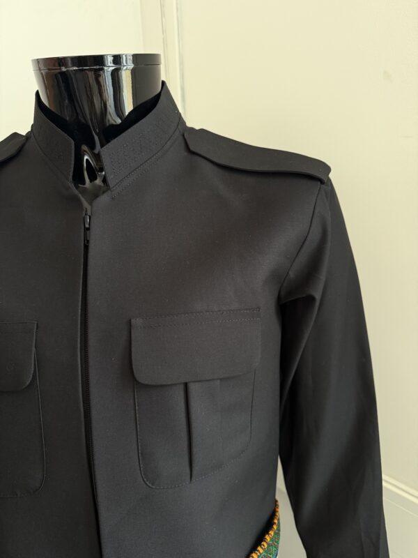 Tenue Kurde Homme Noire – Şal û Şepik Moderne avec Ceinture Tissée Multicolore