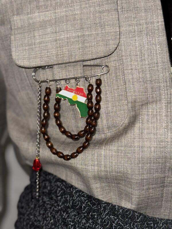 Broche Kurde Traditionnelle argentée– Épingle Décorative Kurdistan (Drapeau & Chaînes) | Accessoire Tenue Kurde Homme & Femme
