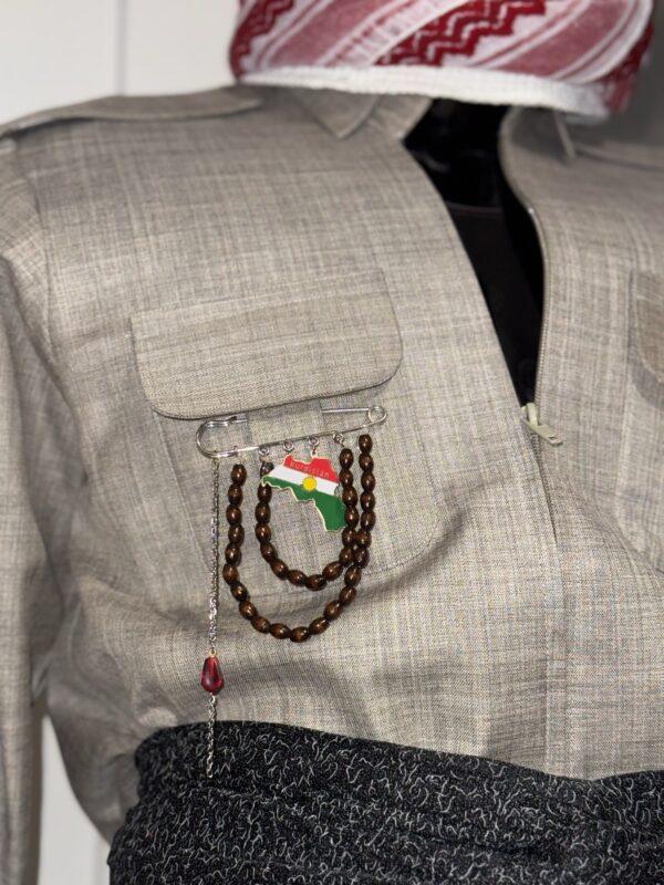 Broche Kurde Traditionnelle argentée– Épingle Décorative Kurdistan (Drapeau & Chaînes) | Accessoire Tenue Kurde Homme & Femme