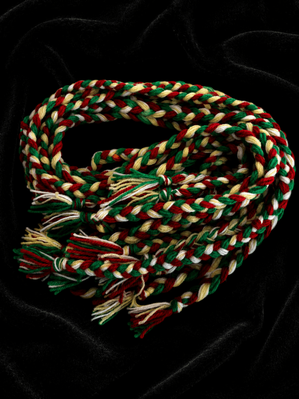 ChatGPT Image 24 juin 2026, 16_22_38 Tresse Traditionnel Kurde Homme Rouge, Vert & Blanc – Accessoire Şal û Şepik | Kurdish Dressing