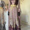 Robe Kurde Femme "Rojîn" – Robe Traditionnelle Kurde Rose Poudré et Bordeaux avec Ceinture Dorée | Kurdish Dressing2 Robe Kurde Femme "Rojîn" – Robe Traditionnelle Kurde Rose Poudré et Bordeaux avec Ceinture Dorée | Kurdish Dressing