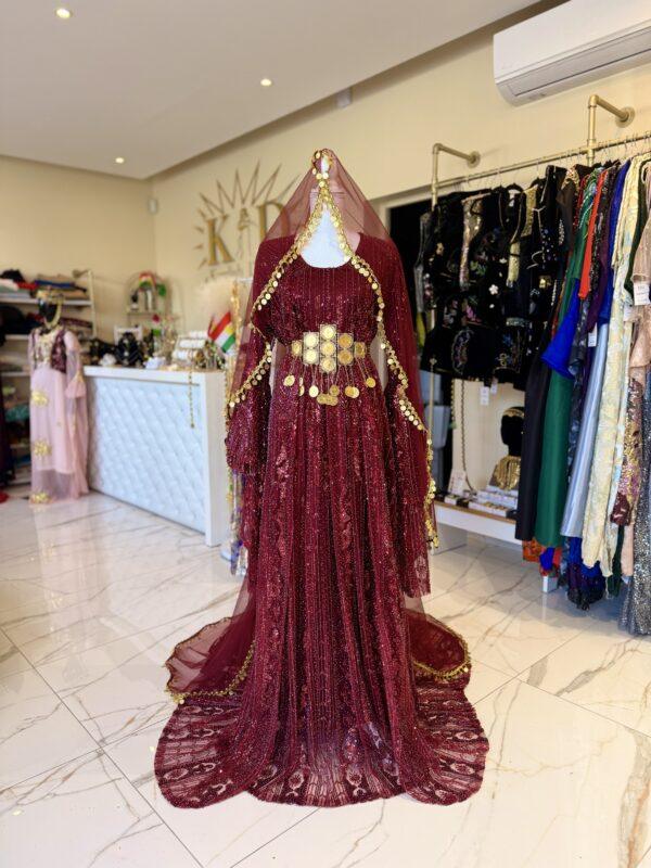 robe-mariee-kurde-bordeaux-fistan-voile. Robe de Mariée Kurde Bordeaux – Fistan Henné / Kina avec Voile