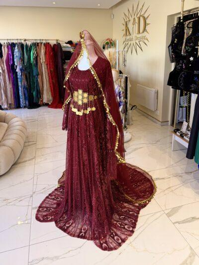 Robe de Mariée Kurde Bordeaux – Fistan Henné / Kina avec Voile