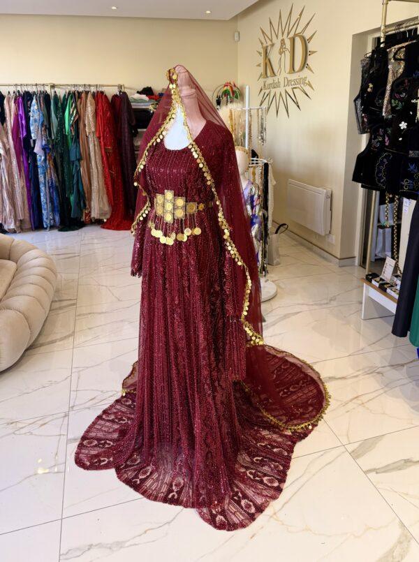 robe-mariee-kurde-bordeaux-fistan-voile.2 Robe de Mariée Kurde Bordeaux – Fistan Henné / Kina avec Voile